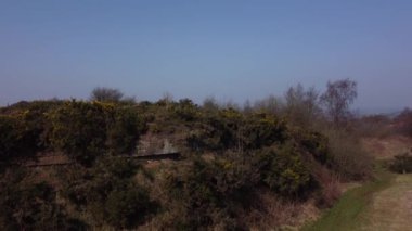 Stoke on Trent, Staffordshire City Skyline 'da. Sinema 4K drone görüntüleri. Nisan 2022.