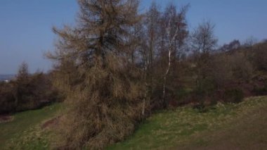 Stoke on Trent, Staffordshire City Skyline 'da. Sinema 4K drone görüntüleri. Nisan 2022.