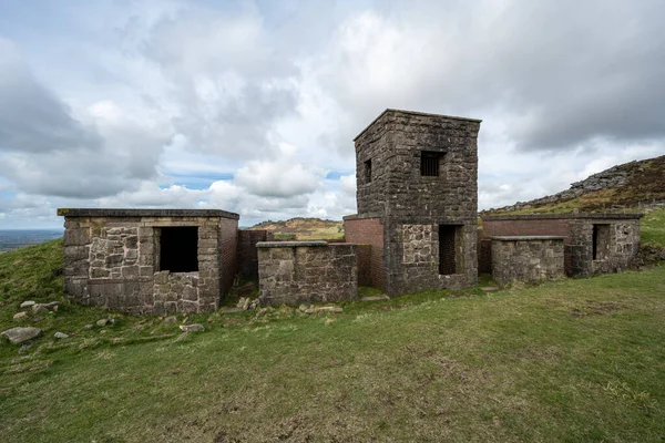 Yukarı Hulme atış poligonu kompleksinden Ramshaw Kayaları 'nın İngiltere' nin Peak District Ulusal Parkı 'ndaki hamamböcekleri manzarası..