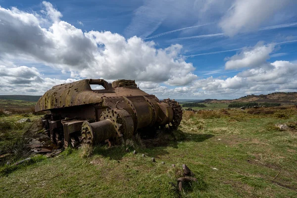 Tepe Bölgesi Ulusal Parkı 'nda terk edilmiş Sherman tankı, Hamamböcekleri, Yukarı Hulme ve Ramshaw Kayaları..