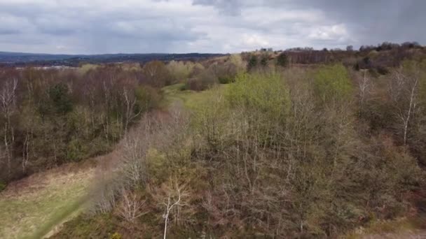 公园大厅郊野公园 斯托克 特伦特 一个典型的英国公园景观的电影4K无人驾驶镜头 2022年4月 — 图库视频影像