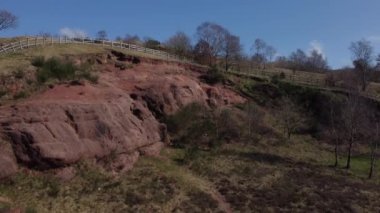 Park Hall Golf Parkı, Stoke-on-Trent. Tipik bir İngiliz parkının 4K insansız hava aracı görüntüsü. Nisan 2022.