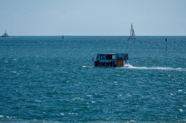 Elizabeth feribot DUKW, Britanya Kraliyet Bağımlılığı Limanı, Manş Adaları, Britanya Adaları.