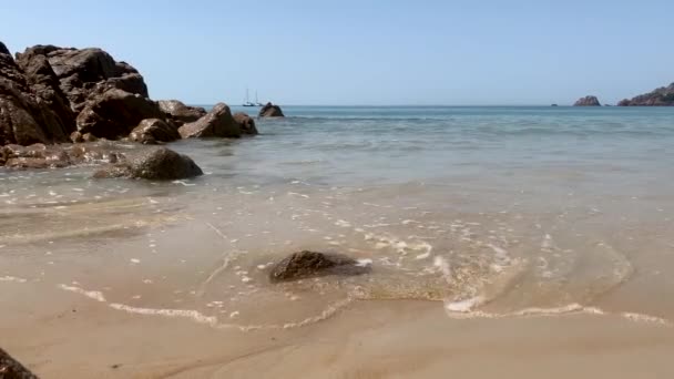 Waves Breaking Slow Motion Sandy Beach Brelade Jersey Channel Islands — Stockvideo