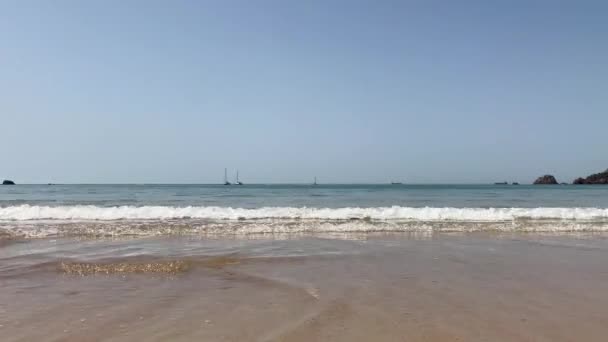 Waves Breaking Sandy Beach Brelade Jersey Channel Islands — 图库视频影像