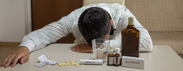 Anksiyete Ilaçları Antidepresanlar Sakinleştiriciler Alkol Gibi Psikotropik Ilaçları Kullandıktan Sonra — Stok fotoğraf