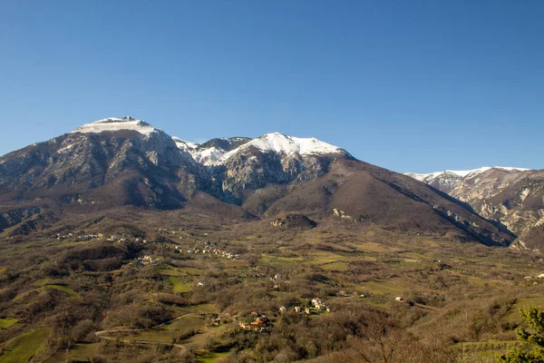 İtalya 'nın Abruzzo bölgesindeki Majella dağının resmi.