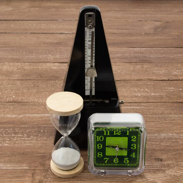Image Table Clock Hourglass Metronome Representation Passing Time — Stockfoto