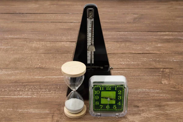 Image Table Clock Hourglass Metronome Representation Passing Time — Stockfoto