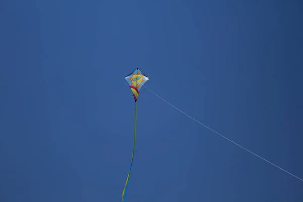 Image Colorful Kite Flying High Sky Drawing Smiling Sun Rainbow — Stock Fotó