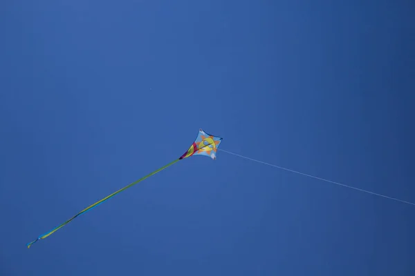 Image Colorful Kite Flying High Sky Drawing Smiling Sun Rainbow — Zdjęcie stockowe