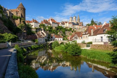 Historical Old town of medieval city of Semur en Auxois reflecting in Armancon river, Cote d'Or, Burgundy, France