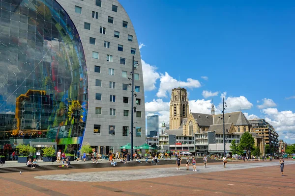 Rotterdam Belanda Juli 2020 Bangunan Markthal Modern Dan Gereja Laurenskerk — Stok Foto