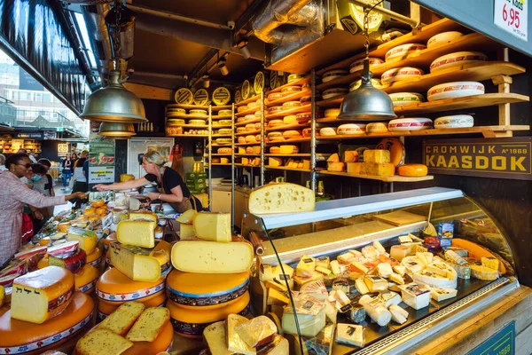 オランダ ロッテルダム 2020年7月20日 オランダのチーズ市場がオランダの南オランダのロッテルダムに出店 オランダは世界最大のチーズ輸出国です — ストック写真