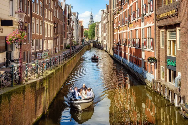 Amsterdam Netherlands July 2020 Boats Water Canal Old Town Amsterdam — Stockfoto