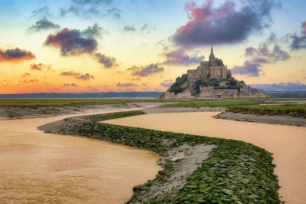 Mont Saint Michel Isla Normandía Dramática Luz Del Atardecer Mont —  Fotos de Stock