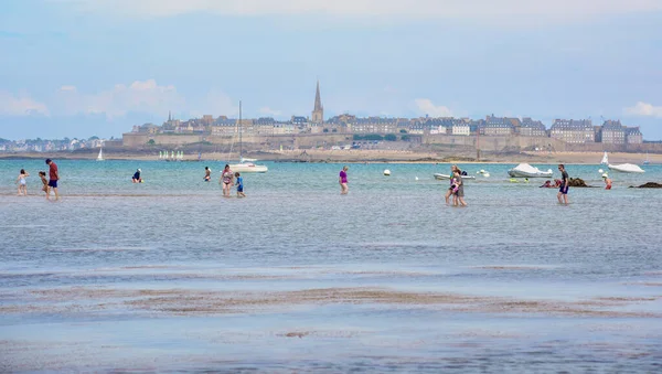 Saint Malo France July 2017 People Walking Bay Malo Brittany — Stok Foto