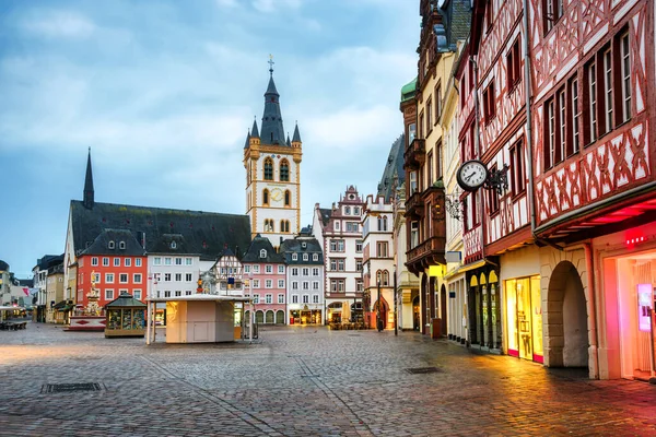 Bingkai Kayu Berwarna Rumah Gothic Pusat Kota Tua Bersejarah Trier — Stok Foto