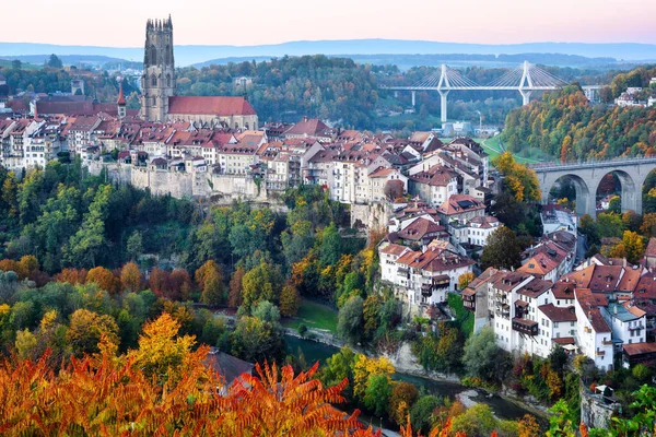 Sviçre Nin Iyi Korunmuş Ortaçağ Kasabalarından Biri Olan Tarihi Fribourg — Stok fotoğraf