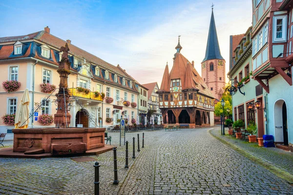 Almanya Nın Odenwald Kentindeki Tarihi Michelstadt Kasabası Gündoğumunda Merkez Meydandaki — Stok fotoğraf