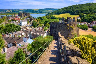 Conwy duvarlı kasaba ve kale, Kuzey Galler, Birleşik Krallık, Galler 'in en popüler turizm merkezlerinden biridir.