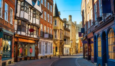 Cambridge 'deki tarihi Trinity Caddesi Eski kasaba merkezi, İngiltere, Birleşik Krallık