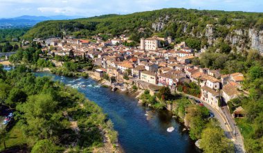 Tarihsel Vogue kasabası, Fransa 'nın en güzel köylerinden biri ve Ardeche bölgesinin popüler bir tatil beldesidir.