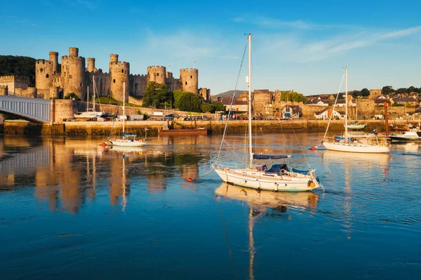 Yacht Pelabuhan Kota Conwy Depan Kastil Conwy North Wales Inggris — Stok Foto