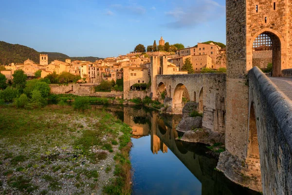 Jembatan Bersejarah Dan Kota Tua Abad Pertengahan Besalu Catalunya Spanyol — Stok Foto