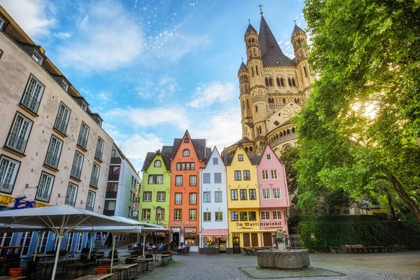 德国科隆 2020年7月9日 历史上著名的鱼市场 在大圣马丁教堂前拥有五颜六色的房子 是德国科隆古城的主要地标之一 — 图库照片