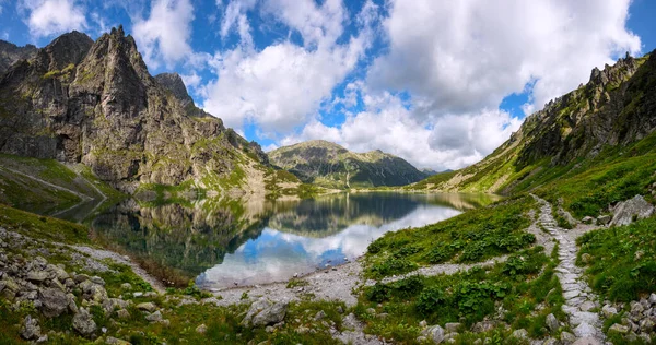Panoramiczny Widok Czarny Staw Lub Czarne Jezioro Pod Rysami Tatrach — Zdjęcie stockowe