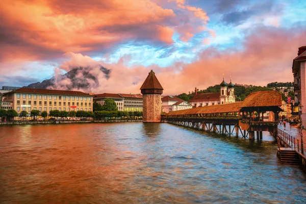 Dramatis Matahari Terbenam Atas Lucerne Kota Tua Swiss Danau Lucerne — Stok Foto