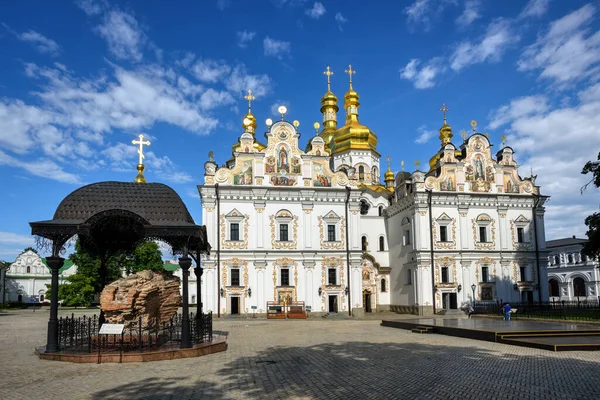 Katedral of the Dormition, the main church in Kiev Pechersk Lavra manastırı, the main center of Eastern Orthodox Hristiyanlığın, Kyiv city, Ukrayna