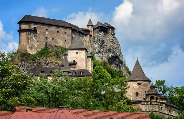 Castelo Orava Sentado Uma Rocha Alta Cidade Oravsky Podzamok Montanhas — Fotografia de Stock