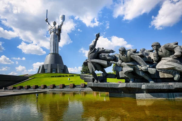 Monumen Tanah Air Kiev Ukraina Adalah Sebuah Monumen Peringatan Yang Stok Foto