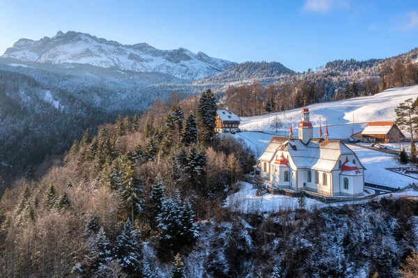 Gereja Hergiswald Pegunungan Alpen Yang Indah Kriens Lucerne Adalah Tujuan Stok Gambar Bebas Royalti