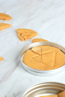 Dalgona Ppopgi Candy, Ev Yapımı Eski moda Sosyal Medya Şeker Virüsü