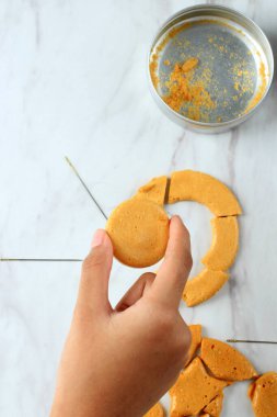 Dalgona Ppopgi Candy, Ev Yapımı Eski moda Sosyal Medya Şeker Virüsü