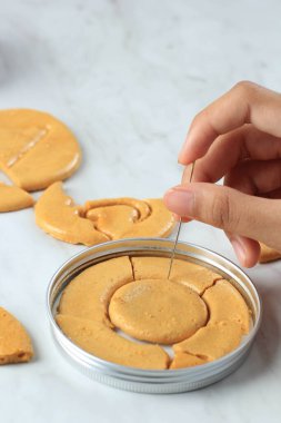 Dalgona Ppopgi Candy, Ev Yapımı Eski moda Sosyal Medya Şeker Virüsü