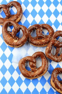 Tahta Masa 'daki Ekim Festivali için Bavyera Krakerleri Arkaplanı