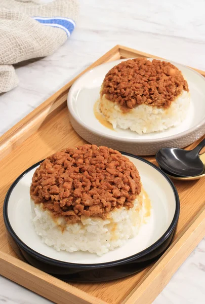 Zelfgemaakte Nasi Tim Ayam Gestoomde Rijst Met Gedicteerde Kipsojasaus Indonesische — Stockfoto