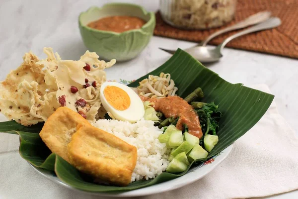 Nasi Pecel Nasi Jawa Tradisional Dish Steamed Rice Vegetable Salad — Stok Foto
