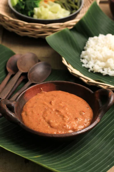 Sambal Pecel Ist Eine Würzige Indonesische Sauce Die Aus Gerösteten — Stockfoto
