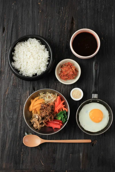 Riz Bibimbap Avec Mélange Légumes Sautés Boeuf Oeuf Servi Avec — Photo