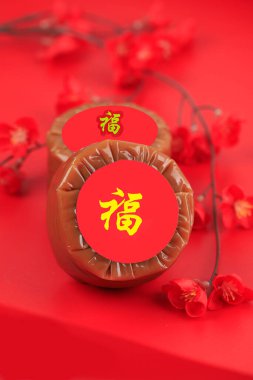 Nian Gao ayrıca Niangao Çin Yeni Yılı sırasında yenen bir tatlı pirinç keki. Aslında ayin törenlerinde sunum olarak kullanılıyordu. Çince Karakter Servet anlamına gelir