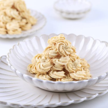 Kukis Sagu Keju veya Cheese Sago Cookies Endonezya 'da Noel veya Lebaran' da en sevilen kurabiyelerden biridir. Fırın Beyaz Kavramı, Metin için Boşluğu Kopyala 