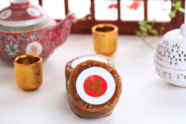 Nian Gao ayrıca Niangao Çin Yeni Yılı sırasında yenen bir tatlı pirinç keki. Aslında ayin törenlerinde sunum olarak kullanılıyordu. Çince Karakter Servet anlamına gelir