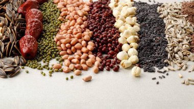 Çiğ İçindekiler Laba Lapası Yapıyor, Çin Geleneksel Yemeği