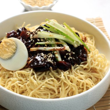 Jajangmyeon veya JJajangmyeon, Kore 'nin kara soslu Noddle' si, Square Picture, Close U