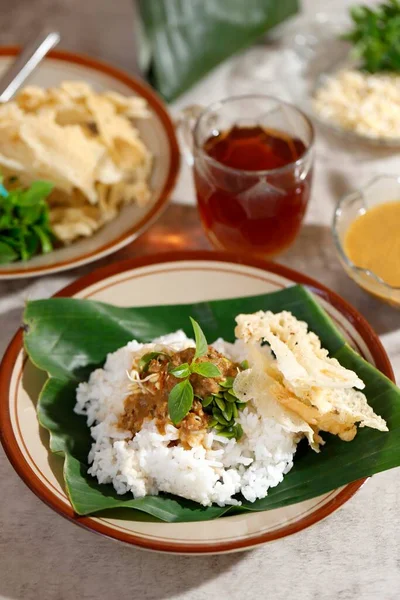 Sego Pecel Tumpang Traditional Breakfast Rice Nasi Topping Tempeh Boiled — стоковое фото